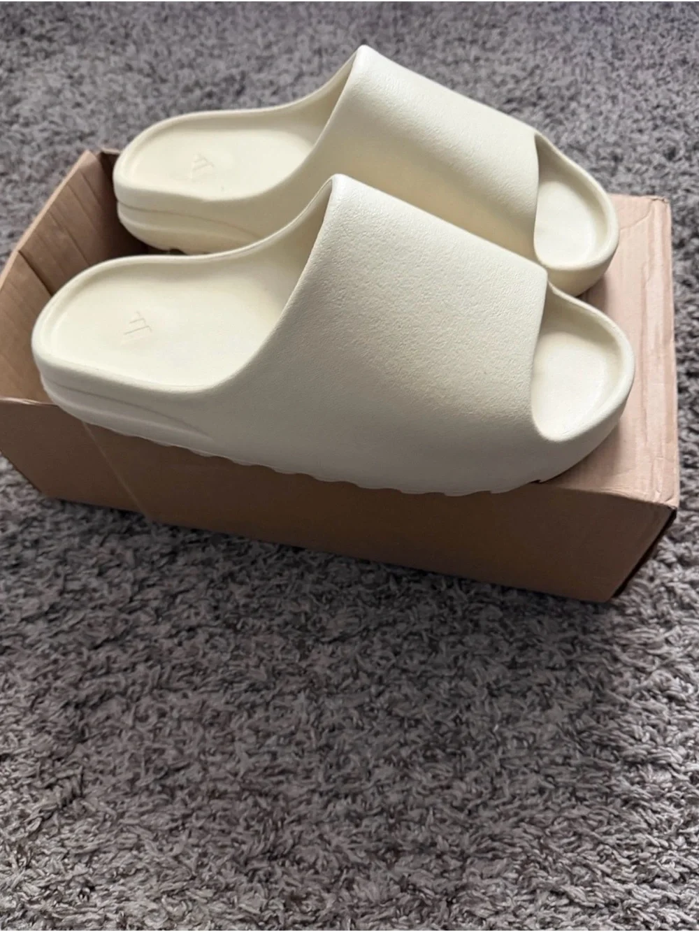 Yeezy Slide Sandals in Cream
